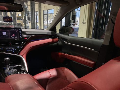 Used 2023 Toyota Camry XSE image 4