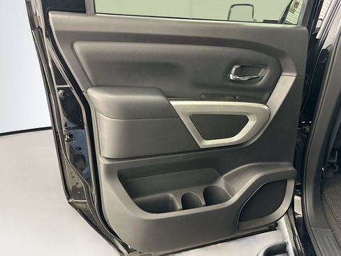 Used 2024 Nissan Titan SV w/ SV Convenience Package image 26