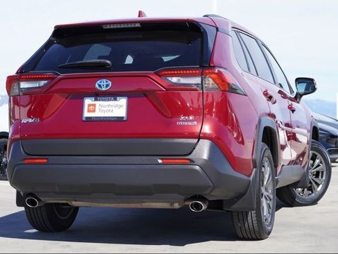 Certified 2022 Toyota RAV4 XLE Premium image 6