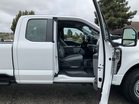 New 2025 Ford F250 XL w/ XL Chrome Package image 48