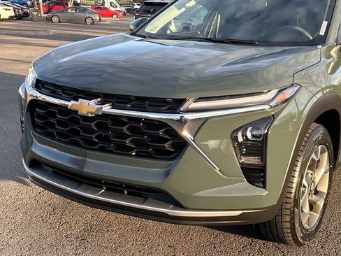 Used 2025 Chevrolet Trax LT image 11