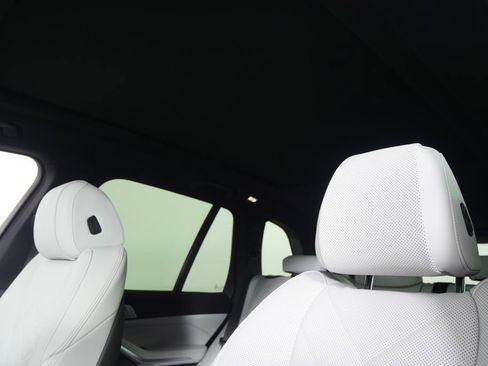 Used 2026 BMW X5 xDrive40i w/ Premium Package image 11