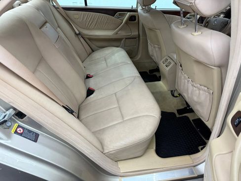 Used 2001 Mercedes-Benz E 430 4MATIC Sedan image 9
