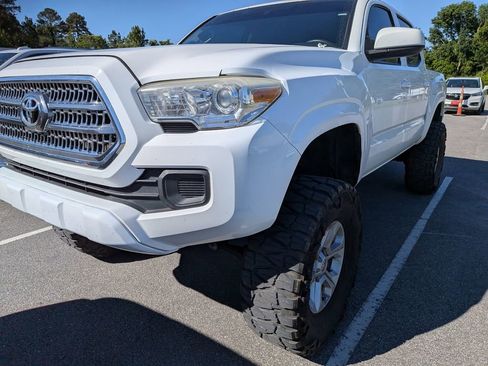 Used 2017 Toyota Tacoma SR w/ Tow Package AWD/4WD image 2
