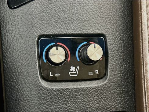 Used 2013 Toyota Avalon Limited FWD image 26