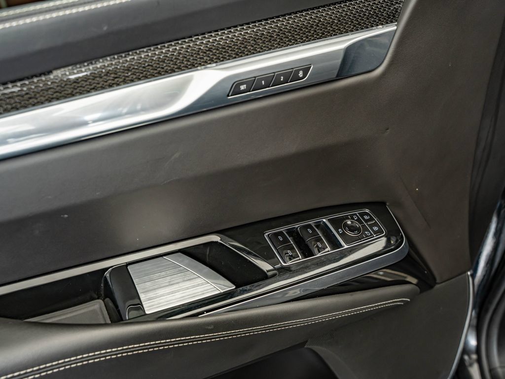 Used 2025 Cadillac Escalade V AWD/4WD image 18