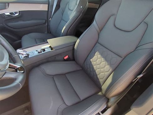 New 2025 Volvo XC90 B5 Plus w/ Protection Package Premier image 14