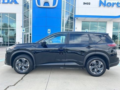 Used 2026 Nissan Rogue SV FWD image 2