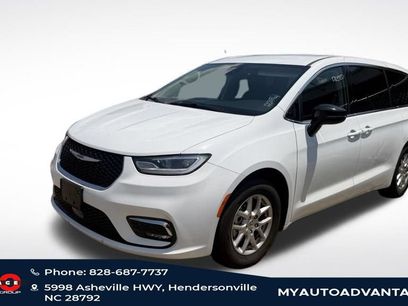 Used 2024 Chrysler Pacifica Touring-L