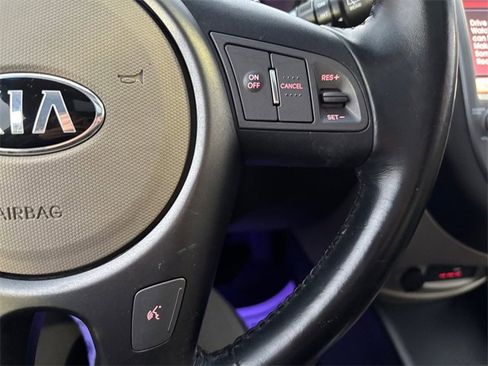 Used 2013 Kia Soul ! w/ Premium Pkg image 21