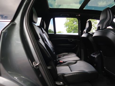 Used 2019 Volvo XC90 T5 Momentum w/ Protection Package Premier FWD image 37
