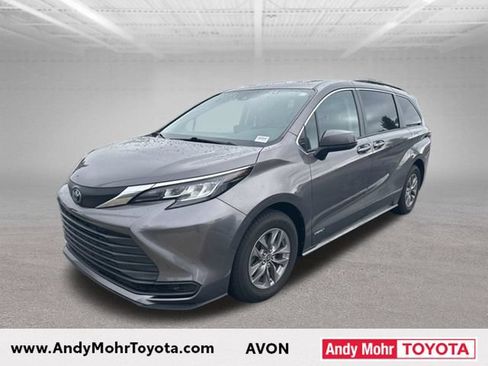 Used 2021 Toyota Sienna LE w/ LE Plus Package FWD image 3
