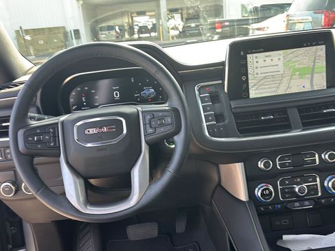 Used 2023 GMC Yukon SLT w/ SLT Premium Package RWD image 18