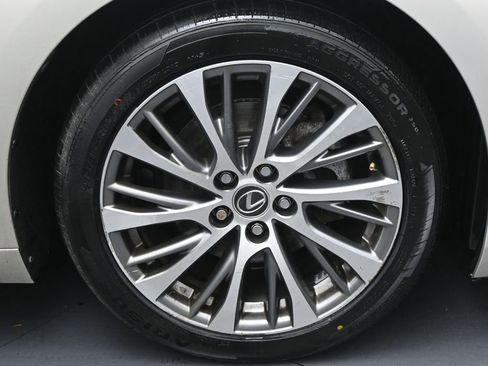 Used 2019 Lexus ES 300h w/ Premium Package FWD image 30