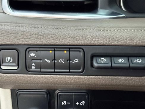 Used 2021 GMC Yukon Denali w/ Denali Premium Package image 29