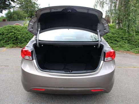 Used 2013 Hyundai Elantra GLS FWD image 16
