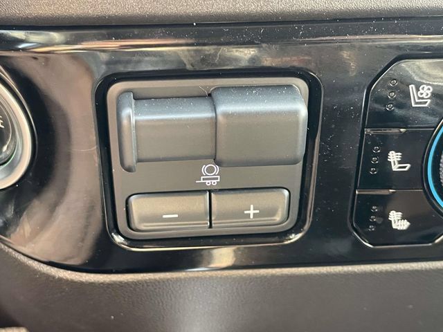 Used 2024 Chevrolet Silverado 1500 LTZ AWD/4WD image 20