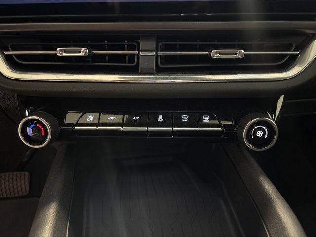 Used 2026 Chevrolet Equinox EV LT FWD image 13