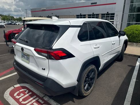 Used 2023 Toyota RAV4 LE FWD image 4