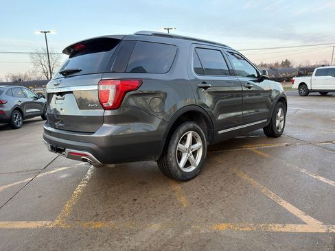 Used 2017 Ford Explorer XLT w/ Equipment Group 202A image 5