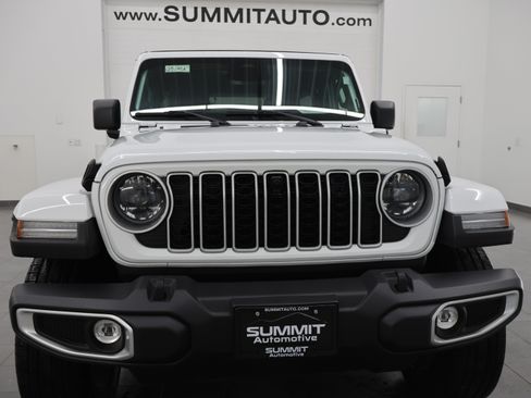Used 2025 Jeep Wrangler Unlimited Sahara AWD/4WD image 20