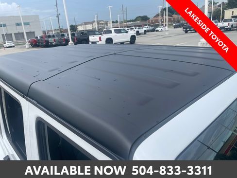 Used 2023 Jeep Wrangler Unlimited Sahara AWD/4WD image 9