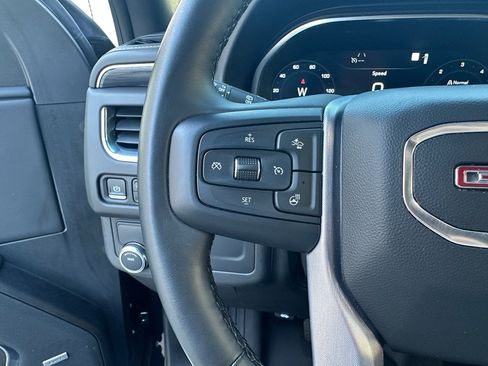 Used 2023 GMC Yukon SLT w/ SLT Premium Package image 23