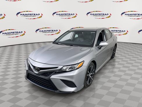 Used 2019 Toyota Camry SE w/ Convenience Package FWD image 1