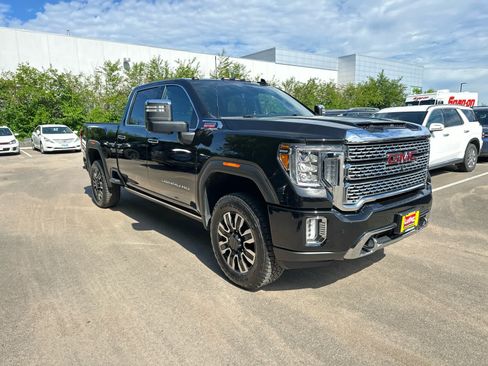 Used 2022 GMC Sierra 3500 Denali w/ Denali Black Diamond Edition AWD/4WD image 2