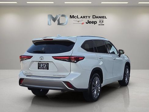Used 2022 Toyota Highlander Platinum AWD/4WD image 5