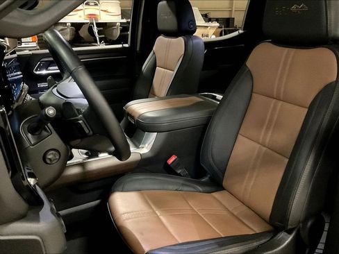 Used 2024 Chevrolet Silverado 1500 High Country w/ High Country Premium Package image 24