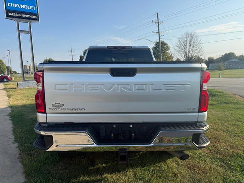 Used 2020 Chevrolet Silverado 2500 LTZ w/ LTZ Premium Package image 6