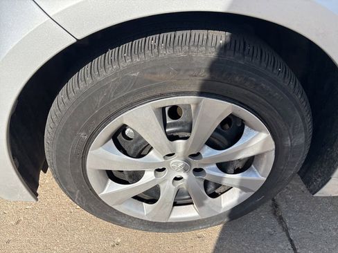 Used 2025 Toyota Corolla LE image 11