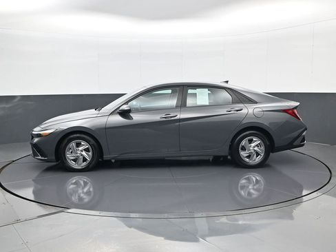 Certified 2024 Hyundai Elantra SE image 8