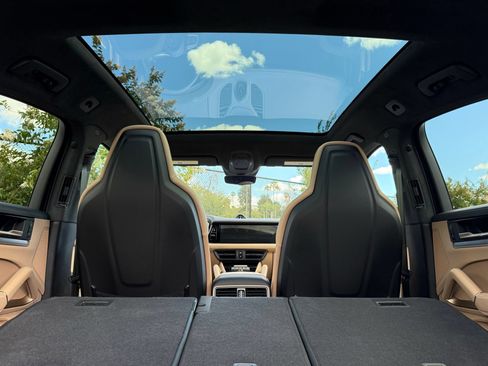 New 2026 Porsche Cayenne Turbo AWD/4WD image 37