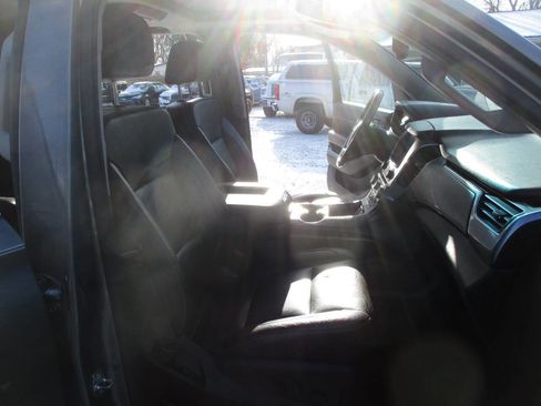 Used 2019 Chevrolet Suburban LT image 27