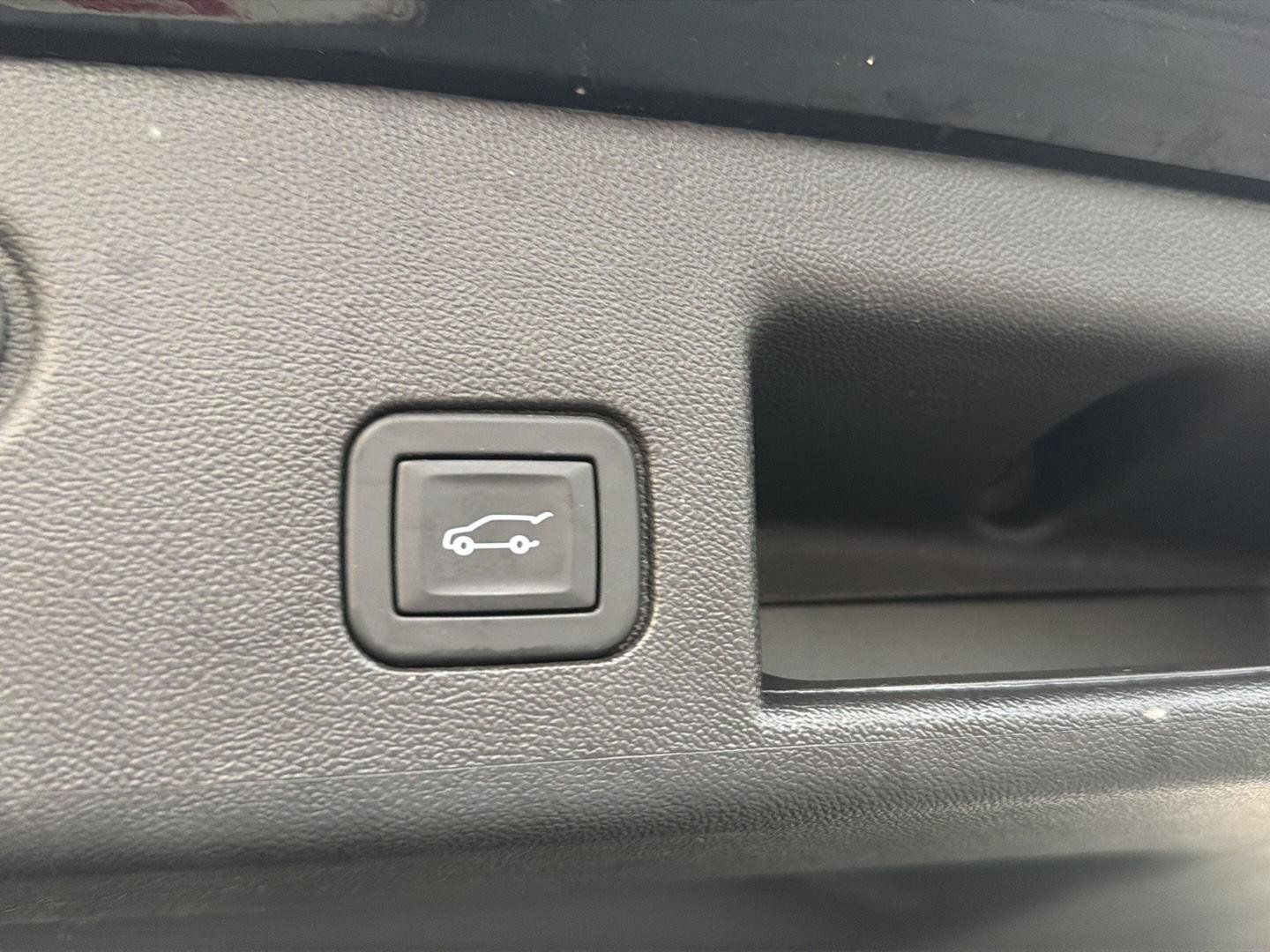 Used 2024 Chevrolet Equinox LT FWD image 32