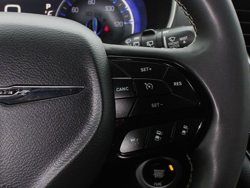 Used 2023 Chrysler Pacifica Touring-L w/ S Appearance Package image 23