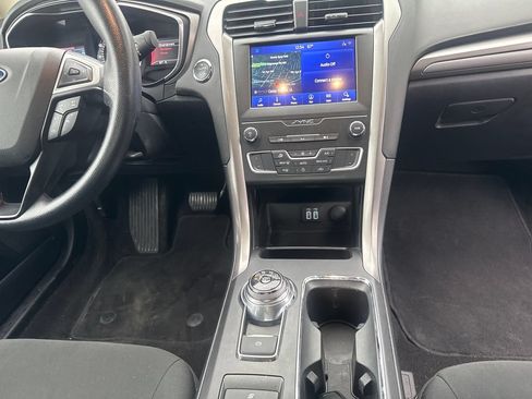 Used 2020 Ford Fusion SE FWD image 5
