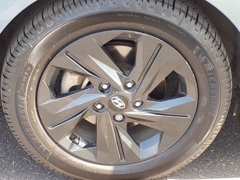Certified 2022 Hyundai Elantra SEL FWD image 8