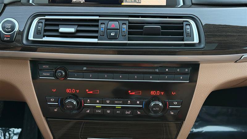 Used 2015 BMW 750i xDrive AWD/4WD image 30