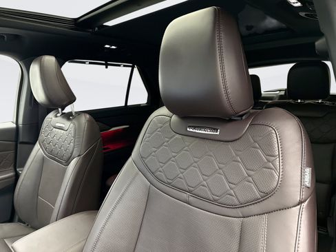 Used 2025 Ford Explorer Platinum w/ Ultimate Package image 10