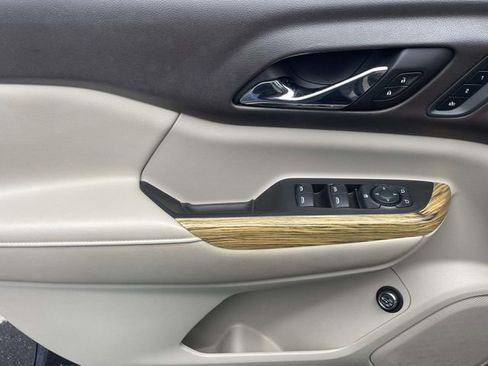 Used 2017 GMC Acadia Denali w/ Technology Package image 17