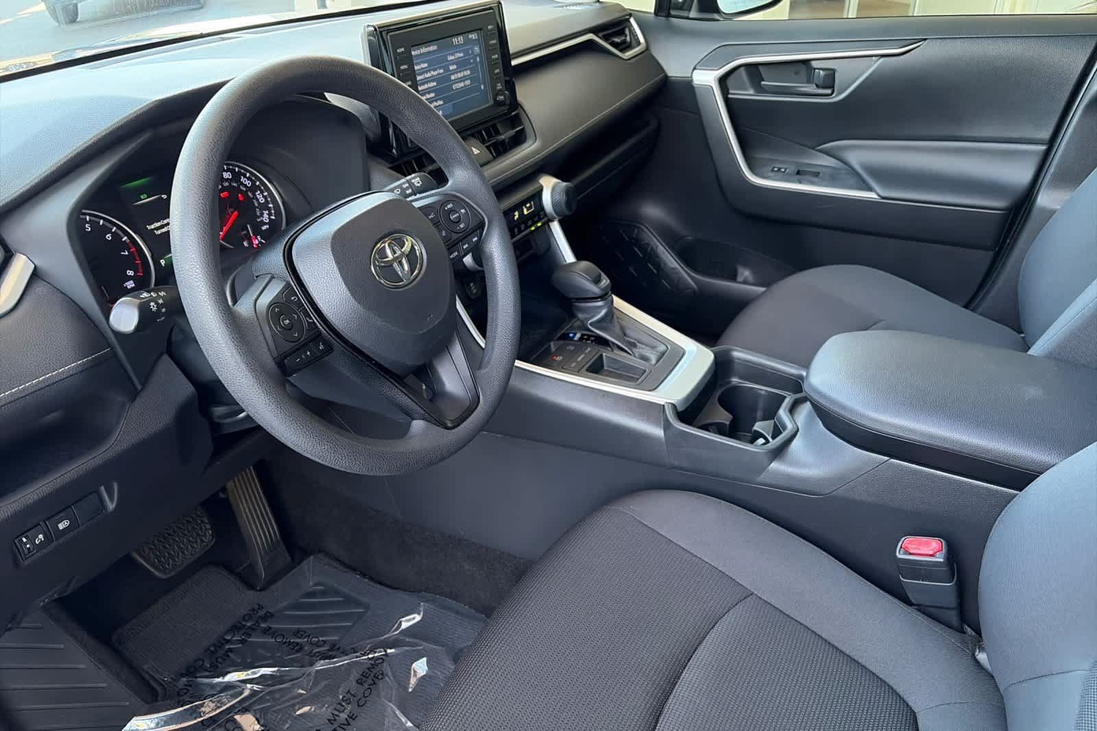 Used 2019 Toyota RAV4 LE FWD image 11