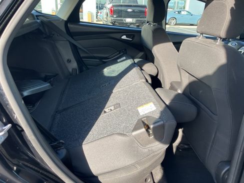 Used 2018 Ford Focus SE image 32