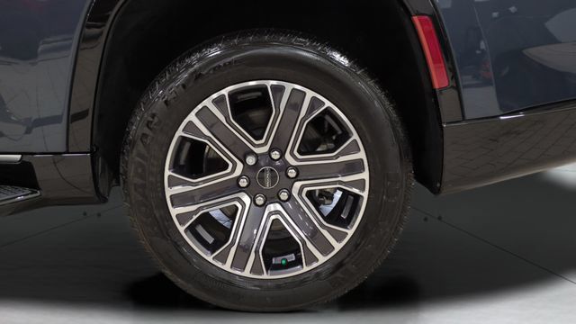 Used 2025 Jeep Wagoneer 4WD w/ Premium Group I image 28