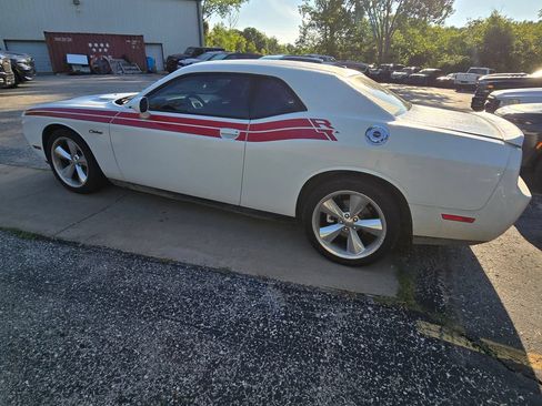 Used 2014 Dodge Challenger R/T RWD image 4