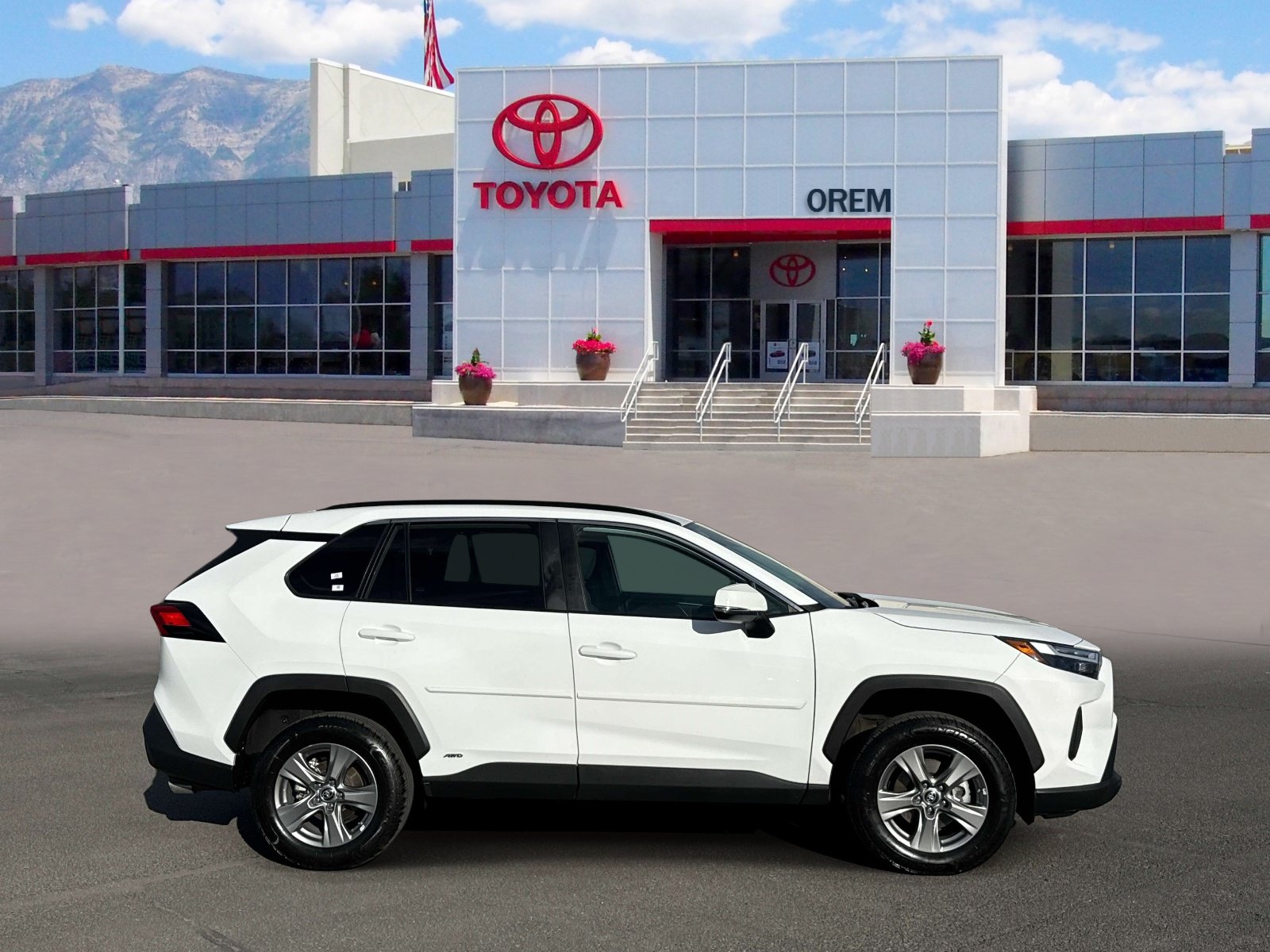 Used 2024 Toyota RAV4 LE AWD/4WD image 3