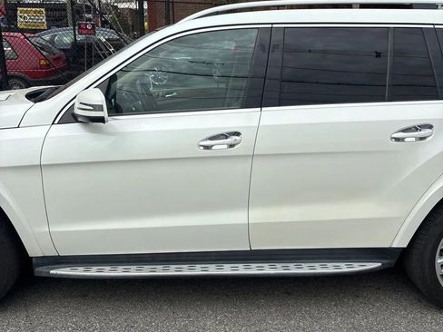 Used 2015 Mercedes-Benz GL 550 4MATIC image 4