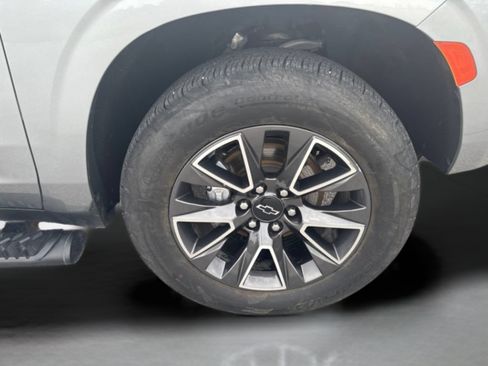 Used 2023 Chevrolet Tahoe Z71 w/ Luxury Package AWD/4WD image 38